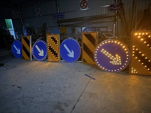 辽宁辽宁河南太阳能自发光交通路标牌厂家